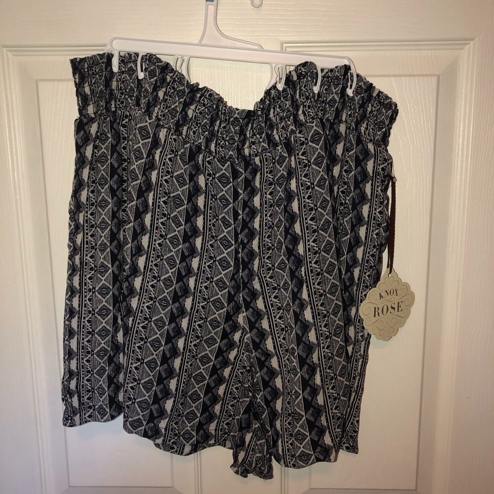 NWT!  Knox Rose flowy shorts